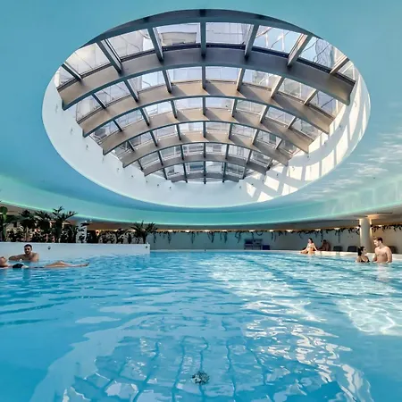 Ans Hanza Tower - 22nd Floor With View, Swimming Pool, Sauna, Jacuzzi, Viewing Terrace *