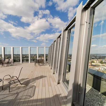 Ans Hanza Tower - 22nd Floor With View, Swimming Pool, Sauna, Jacuzzi, Viewing Terrace Lägenhet